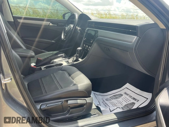 2020 Volkswagen Passat SE z VIN 1VWSA7A30LC007425, wystawiony jako Copart lot #62712615 z przebiegiem 117 196 mil mil oraz Czysty tytuł • Clean title. Historia ofert i sprzedaży dostępna na DreamBid. Obrazek 5.
