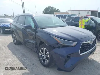 2022 Toyota Highlander XLE z VIN 5TDHZRAHXNS091574, wystawiony jako IAAI lot #42211660 z przebiegiem 75 566 mil mil oraz . Historia ofert i sprzedaży dostępna na DreamBid. Obrazek 1.