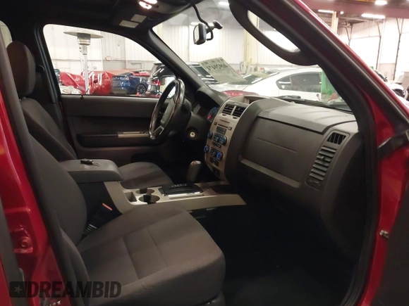 2011 Ford Escape XLT с VIN 1FMCU9D7XBKB14572, выставлен на аукционе IAAI как лот 40920474 с пробегом 154 888 миль миль и . История ставок и продаж доступна на DreamBid. Изображение 5.