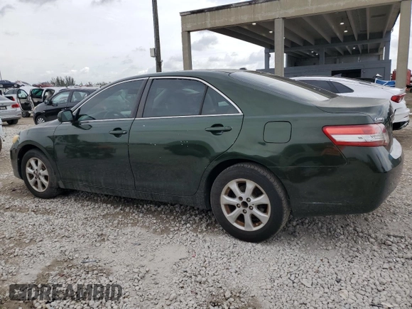 2010 Toyota Camry z VIN 4T1BF3EK4AU570933, wystawiony jako Copart lot #52262475 z przebiegiem 166 277 mil mil oraz Czysty tytuł • Clean title. Historia ofert i sprzedaży dostępna na DreamBid. Obrazek 2.