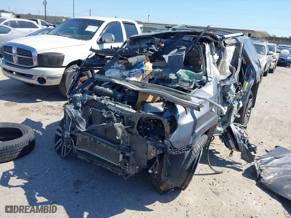 2019 Toyota 4Runner SR5 with VIN JTEBU5JR9K5709552, listed as a IAAI auction lot 40316407 with 1 mi miles. Bid and sale history available at carsss.com. Image 17.