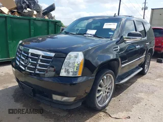2011 Cadillac Escalade z VIN 1GYS4AEF0BR363858, wystawiony jako IAAI lot #42288735 z przebiegiem 223 669 mil mil oraz . Historia ofert i sprzedaży dostępna na DreamBid. Obrazek 2.