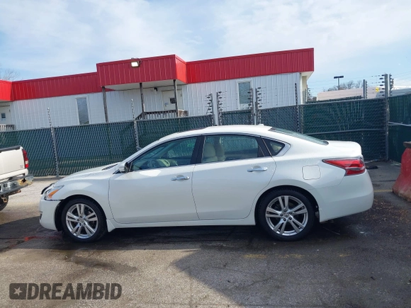 2015 Nissan Altima SL with VIN 1N4BL3AP0FC221236, listed as a IAAI auction lot 41798929 with 122,521 mi miles and . Bid and sale history available at carsss.com. Image 15.