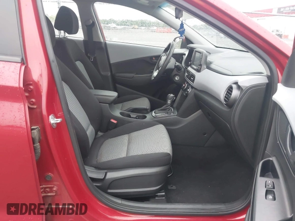 2021 Hyundai Kona SE z VIN KM8K1CAA4MU633934, wystawiony jako IAAI lot #42157313 z przebiegiem 87 714 mil mil oraz . Historia ofert i sprzedaży dostępna na DreamBid. Obrazek 5.