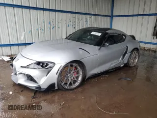 2020 Toyota Supra 3.0 z VIN WZ1DB4C06LW031027, wystawiony jako Copart lot #55743535 z przebiegiem Nie podano mil oraz Szkoda całkowita • Salvage title. Historia ofert i sprzedaży dostępna na DreamBid. Obrazek 1.