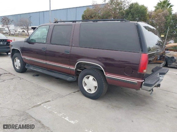1997 Chevrolet Suburban with VIN 1GNFK16R2VJ316069, listed as a IAAI auction lot 41568665 with 152,614 mi miles. Bid and sale history available at carsss.com. Image 3.