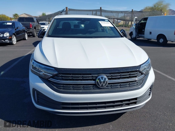 2024 Volkswagen Jetta Sport z VIN 3VWBM7BU7RM080796, wystawiony jako IAAI lot #41982686 z przebiegiem 8 600 mil mil oraz . Historia ofert i sprzedaży dostępna na DreamBid. Obrazek 6.