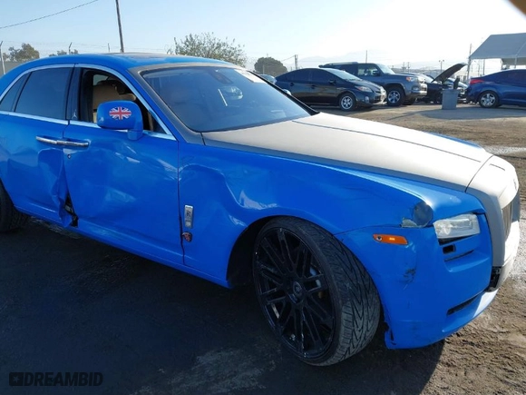 2011 Rolls-Royce Ghost with VIN SCA664S54BUX49380, listed as a IAAI auction lot 40358792 with 73,284 mi miles. Bid and sale history available at carsss.com. Image 6.