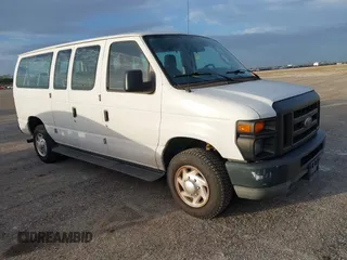 2010 Ford Econoline Passenger XL z VIN 1FBNE3BL0ADA95254, wystawiony jako IAAI lot #40848575 z przebiegiem 120 221 mil mil oraz . Historia ofert i sprzedaży dostępna na DreamBid. Obrazek 1.
