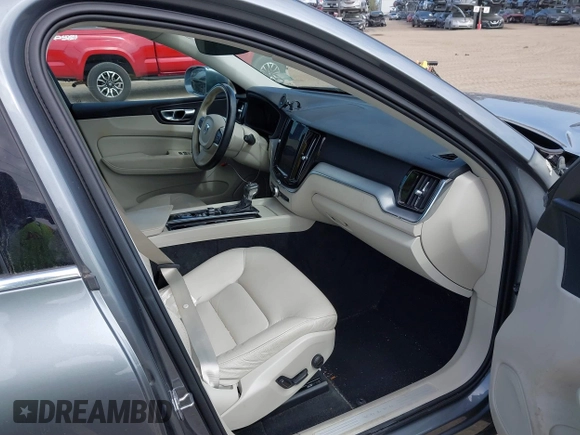 2020 Volvo XC60 Momentum z VIN YV4102DK4L1535758, wystawiony jako IAAI lot #41783535 z przebiegiem 34 112 mil mil oraz . Historia ofert i sprzedaży dostępna na DreamBid. Obrazek 5.
