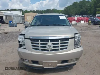 2008 Cadillac Escalade z VIN 1GYEC63868R143876, wystawiony jako IAAI lot #42177747 z przebiegiem 204 770 mil mil oraz . Historia ofert i sprzedaży dostępna na DreamBid. Obrazek 12.