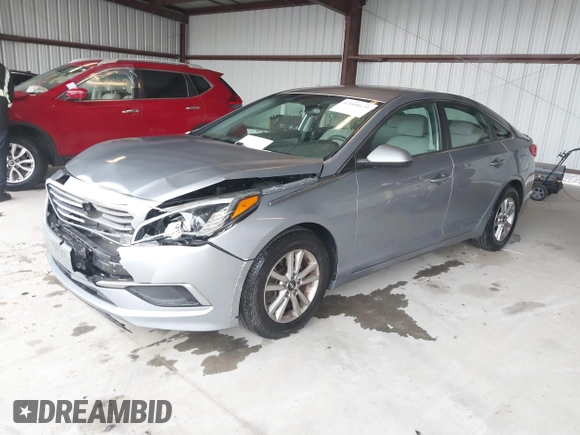 2016 Hyundai Sonata SE with VIN 5NPE24AF0GH375684, listed as a IAAI auction lot 42008639 with 172,199 mi miles and . Bid and sale history available at carsss.com. Image 2.