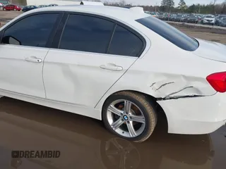 2015 BMW 3 Series 328i xDrive z VIN WBA3B5C51FF959597, wystawiony jako IAAI lot #41531841 z przebiegiem 143 424 mil mil oraz . Historia ofert i sprzedaży dostępna na DreamBid. Obrazek 6.