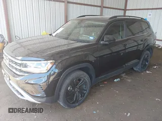 2022 Volkswagen Atlas SE with VIN 1V2KR2CA8NC550050, listed as a IAAI auction lot 42099174 with 55,967 mi miles and . Bid and sale history available at DreamBid. Image 2.