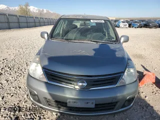 2010 Nissan Versa S z VIN 3N1BC1CP8AL423169, wystawiony jako Copart lot #52792625 z przebiegiem Nie podano mil oraz Czysty tytuł • Clean title. Historia ofert i sprzedaży dostępna na DreamBid. Obrazek 5.
