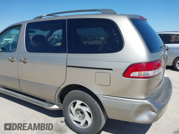 2001 Toyota Sienna LE with VIN 4T3ZF13C21U319690, listed as a IAAI auction lot 41729102 with 178,181 mi miles. Bid and sale history available at carsss.com. Image 18.
