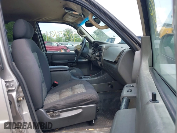 2005 Ford Explorer Sport Trac XLS z VIN 1FMZU77K55UB51889, wystawiony jako IAAI lot #42279164 z przebiegiem 210 081 mil mil oraz . Historia ofert i sprzedaży dostępna na DreamBid. Obrazek 5.
