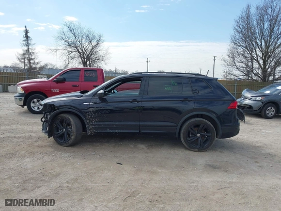 2023 Volkswagen Tiguan SE R-Line Black with VIN 3VV8B7AX4PM019421, listed as a IAAI auction lot 41885691 with 36,332 mi miles. Bid and sale history available at carsss.com. Image 15.