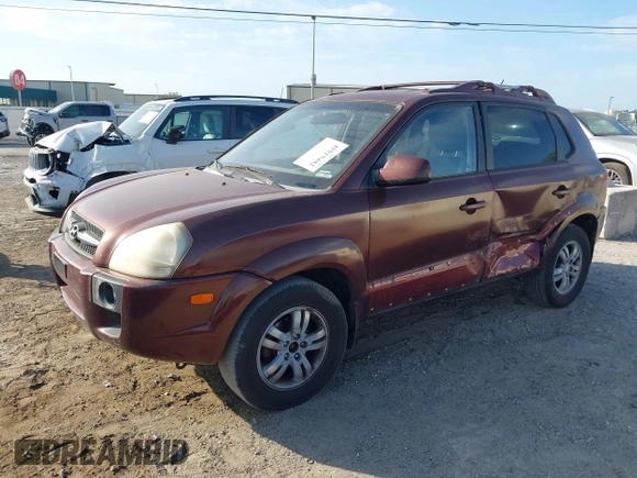 2008 Hyundai Tucson SE with VIN KM8JN12D28U913130, listed as a IAAI auction lot 41915402 with 208,907 mi miles. Bid and sale history available at carsss.com. Image 18.