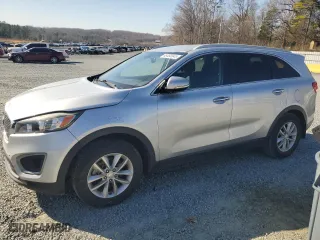 2017 Kia Sorento LX V6 with VIN 5XYPG4A5XHG251187, listed as a Copart auction lot 48493545 with 196,271 mi miles and Salvage Title. Bid and sale history available at carsss.com. Image 1.