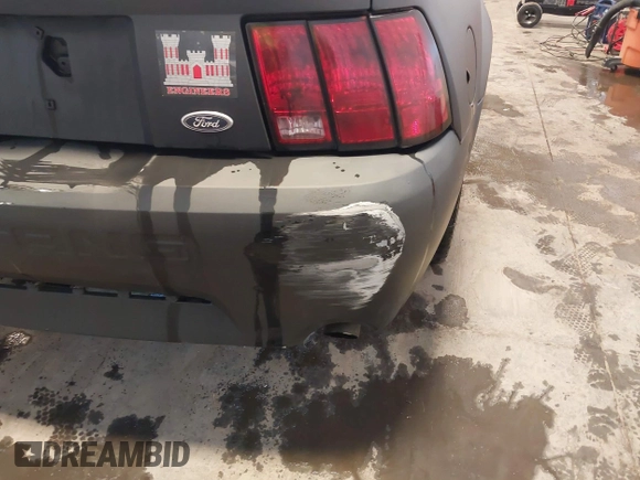 2002 Ford Mustang GT Deluxe z VIN 1FAFP45X92F176117, wystawiony jako IAAI lot #41619448 z przebiegiem 178 787 mil mil oraz . Historia ofert i sprzedaży dostępna na DreamBid. Obrazek 18.