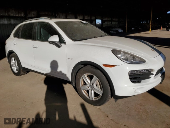 2012 Porsche Cayenne S Hybrid with VIN WP1AE2A28CLA93790, listed as a Copart auction lot 42040485 with 150,816 mi miles and Clean title. Bid and sale history available at DreamBid. Image 4.