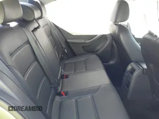 2017 Volkswagen Jetta SEL z VIN 3VWL17AJ6HM407708, wystawiony jako IAAI lot #41848360 z przebiegiem Nie podano mil oraz . Historia ofert i sprzedaży dostępna na DreamBid. Obrazek 8.