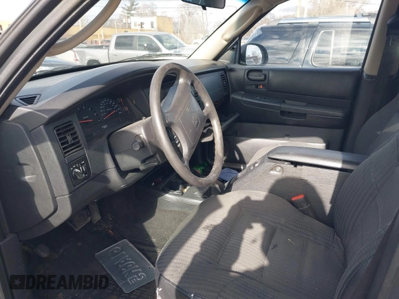 2002 Dodge Durango Sport with VIN 1B4HS38N92F195561, listed as a IAAI auction lot 41423184 with 179,433 mi miles. Bid and sale history available at carsss.com. Image 5.