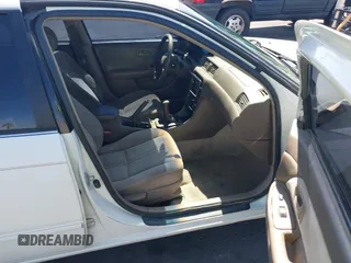 1999 Toyota Camry LE z VIN 4T1BG22K0XU904122, wystawiony jako IAAI lot #42305293 z przebiegiem 243 182 mil mil oraz . Historia ofert i sprzedaży dostępna na DreamBid. Obrazek 5.