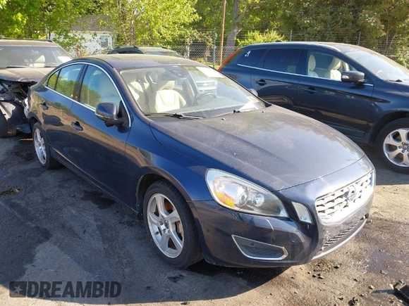 2013 Volvo S60 T5 Premier with VIN YV1612FS5D2189034, listed as a IAAI auction lot 42055704 with 134,225 mi miles. Bid and sale history available at carsss.com. Image 1.