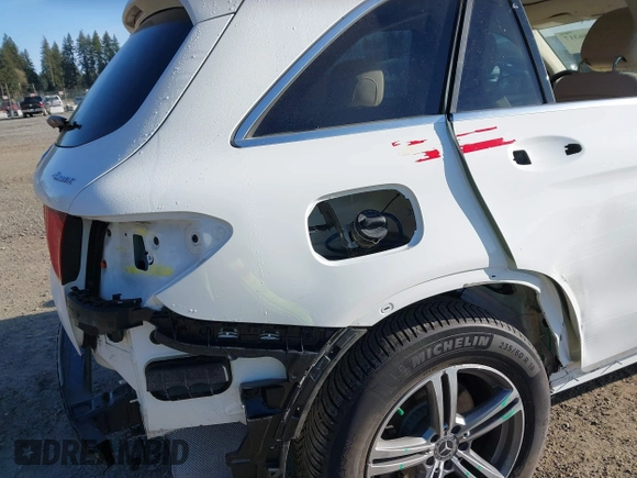 2021 Mercedes-Benz GLC 300 z VIN W1N0G8EB2MV272040, wystawiony jako IAAI lot #41956317 z przebiegiem 42 855 mil mil oraz . Historia ofert i sprzedaży dostępna na DreamBid. Obrazek 18.