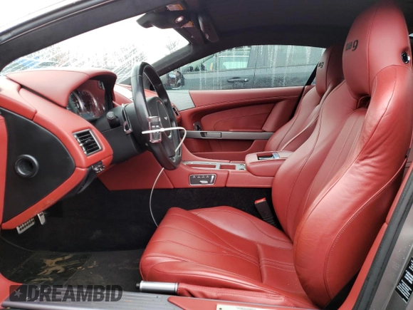 2015 Aston Martin DB9 z VIN SCFFDAEM9FGA16279, wystawiony jako Copart lot #81886554 z przebiegiem 25 029 mil mil oraz Szkoda całkowita • Salvage title. Historia ofert i sprzedaży dostępna na DreamBid. Obrazek 7.