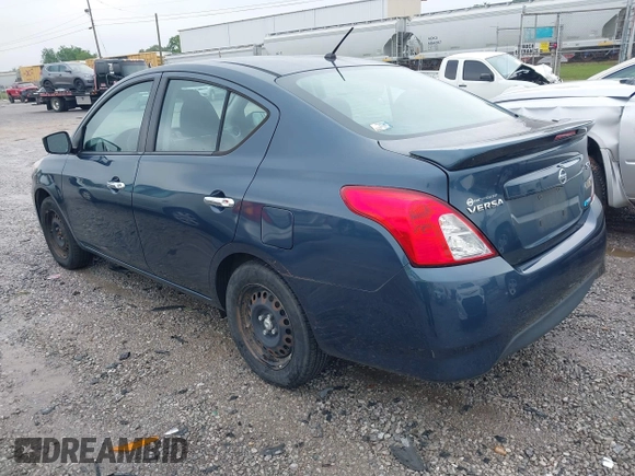 2016 Nissan Versa SV z VIN 3N1CN7AP3GL802075, wystawiony jako IAAI lot #42272359 z przebiegiem 163 144 mil mil oraz . Historia ofert i sprzedaży dostępna na DreamBid. Obrazek 3.