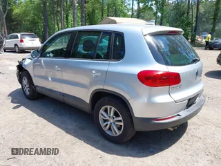 2012 Volkswagen Tiguan SE z VIN WVGAV7AX8CW542695, wystawiony jako IAAI lot #42270445 z przebiegiem 125 419 mil mil oraz . Historia ofert i sprzedaży dostępna na DreamBid. Obrazek 3.
