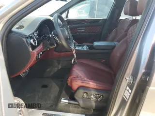 2021 Bentley Bentayga V8 z VIN SJAAM2ZV5MC033827, wystawiony jako Copart lot #75244994 z przebiegiem 16 527 mil mil oraz Nie do naprawy • Non repairable. Historia ofert i sprzedaży dostępna na DreamBid. Obrazek 7.