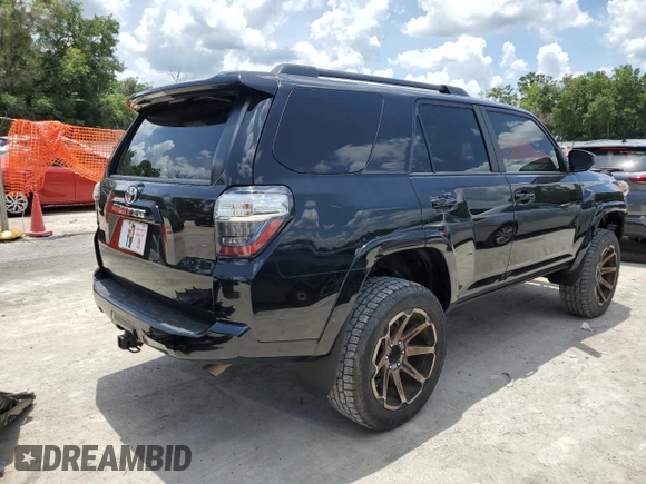2021 Toyota 4Runner SR5 with VIN JTEMU5JR0M5851073, listed as a Copart auction lot 60277765 with 119,902 mi miles and Salvage title. Bid and sale history available at DreamBid. Image 3.