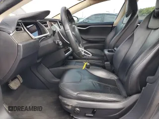2013 Tesla Model S z VIN 5YJSA1CG9DFP09733, wystawiony jako Copart lot #58081845 z przebiegiem 88 163 mil mil oraz Szkoda całkowita • Salvage title. Historia ofert i sprzedaży dostępna na DreamBid. Obrazek 7.