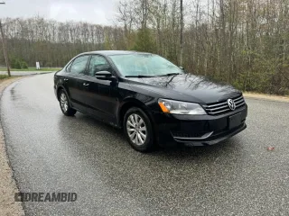 2013 Volkswagen Passat S z VIN 1VWAP7A37DC091531, wystawiony jako Copart lot #56255445 z przebiegiem 135 917 mil mil oraz Czysty tytuł • Clean title. Historia ofert i sprzedaży dostępna na DreamBid. Obrazek 1.