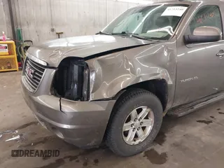 2013 GMC Yukon XL SLT with VIN 1GKS2KE71DR213758, listed as a IAAI auction lot 41713240 with 193,611 mi miles. Bid and sale history available at carsss.com. Image 6.