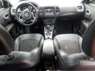 2019 Jeep Compass Latitude z VIN 3C4NJDBB9KT776299, wystawiony jako Copart lot #55174995 z przebiegiem 84 482 mil mil oraz Czysty tytuł • Clean title. Historia ofert i sprzedaży dostępna na DreamBid. Obrazek 8.