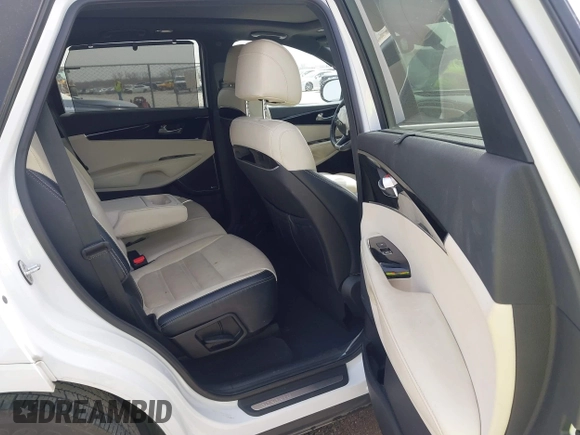 2017 Kia Sorento SX z VIN 5XYPK4A50HG275738, wystawiony jako IAAI lot #41748282 z przebiegiem Nie podano mil oraz . Historia ofert i sprzedaży dostępna na DreamBid. Obrazek 8.