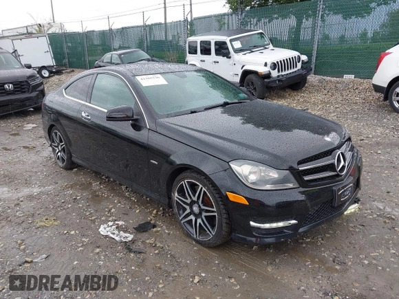 2014 Mercedes-Benz C 250 z VIN WDDGJ4HB0EG289247, wystawiony jako IAAI lot #42365526 z przebiegiem 75 420 mil mil oraz . Historia ofert i sprzedaży dostępna na DreamBid. Obrazek 1.