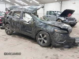 2019 Jeep Cherokee Limited z VIN 1C4PJMDX0KD452309, wystawiony jako IAAI lot #42324723 z przebiegiem 79 147 mil mil oraz . Historia ofert i sprzedaży dostępna na DreamBid. Obrazek 1.