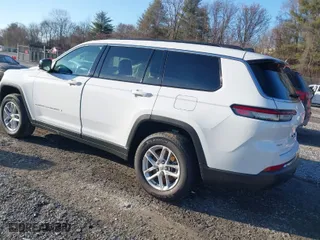 2024 Jeep Grand Cherokee L Altitude X with VIN 1C4RJKAG0R8572597, listed as a IAAI auction lot 41411512 with 2,445 mi miles. Bid and sale history available at carsss.com. Image 3.