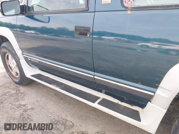 1994 Chevrolet Blazer z VIN 1GNEK18K0RJ366258, wystawiony jako IAAI lot #42471534 z przebiegiem 233 185 mil mil oraz . Historia ofert i sprzedaży dostępna na DreamBid. Obrazek 6.