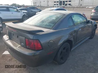 2003 Ford Mustang Standard z VIN 1FAFP40463F341216, wystawiony jako IAAI lot #42601357 z przebiegiem 145 520 mil mil oraz . Historia ofert i sprzedaży dostępna na DreamBid. Obrazek 4.