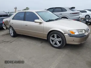 2000 Toyota Camry CE z VIN JT2BG22K7Y0503348, wystawiony jako IAAI lot #42450349 z przebiegiem 186 518 mil mil oraz . Historia ofert i sprzedaży dostępna na DreamBid. Obrazek 1.