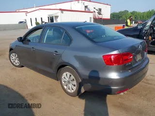2014 Volkswagen Jetta S z VIN 3VW2K7AJXEM351762, wystawiony jako IAAI lot #42467930 z przebiegiem 159 210 mil mil oraz . Historia ofert i sprzedaży dostępna na DreamBid. Obrazek 3.