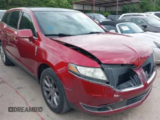 2013 Lincoln MKT z VIN 2LMHJ5FK2DBL58291, wystawiony jako IAAI lot #42358536 z przebiegiem 165 619 mil mil oraz . Historia ofert i sprzedaży dostępna na DreamBid. Obrazek 1.