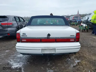 1994 Lincoln Town Car Executive with VIN 1LNLM81WXRY695472, listed as a IAAI auction lot 42017751 with 118,072 mi miles. Bid and sale history available at carsss.com. Image 15.